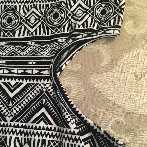 Forever 21 Mini Dress Black & White - Geometrical Design - Side Cut Out -Size M - Picture 5 of 6